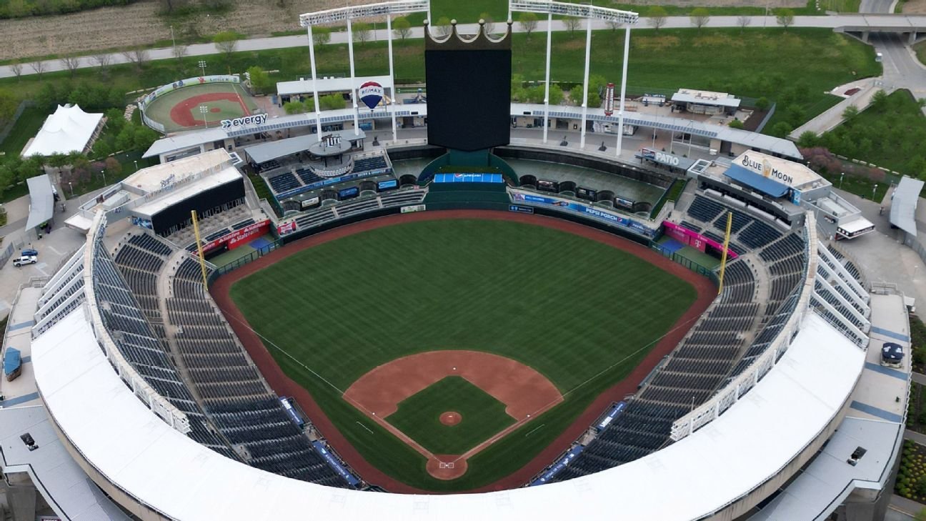 K.C. officials mull 0M in stadium bonds to keep Royals in Missouri K.C. officials mull 0M in stadium bonds to keep Royals in Missouri