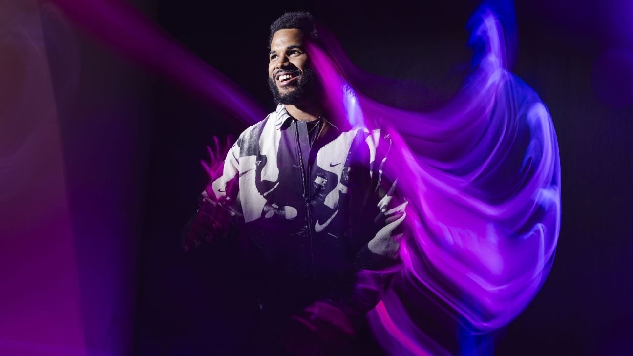 Akheem Mesidor’s long, long road to the NFL Akheem Mesidor’s long, long road to the NFL