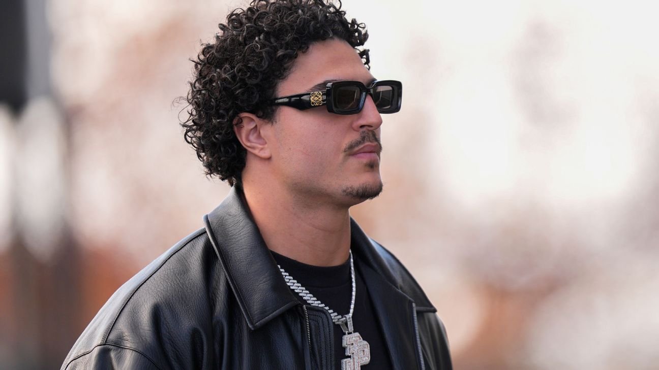 How music kept NFL dream alive for Panthers’ Jaelan Phillips How music kept NFL dream alive for Panthers’ Jaelan Phillips