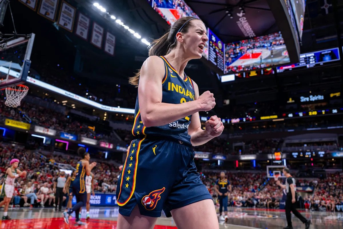 Caitlin Clark stuns in cropped outfit before Indiana Fever game Caitlin Clark stuns in cropped outfit before Indiana Fever game