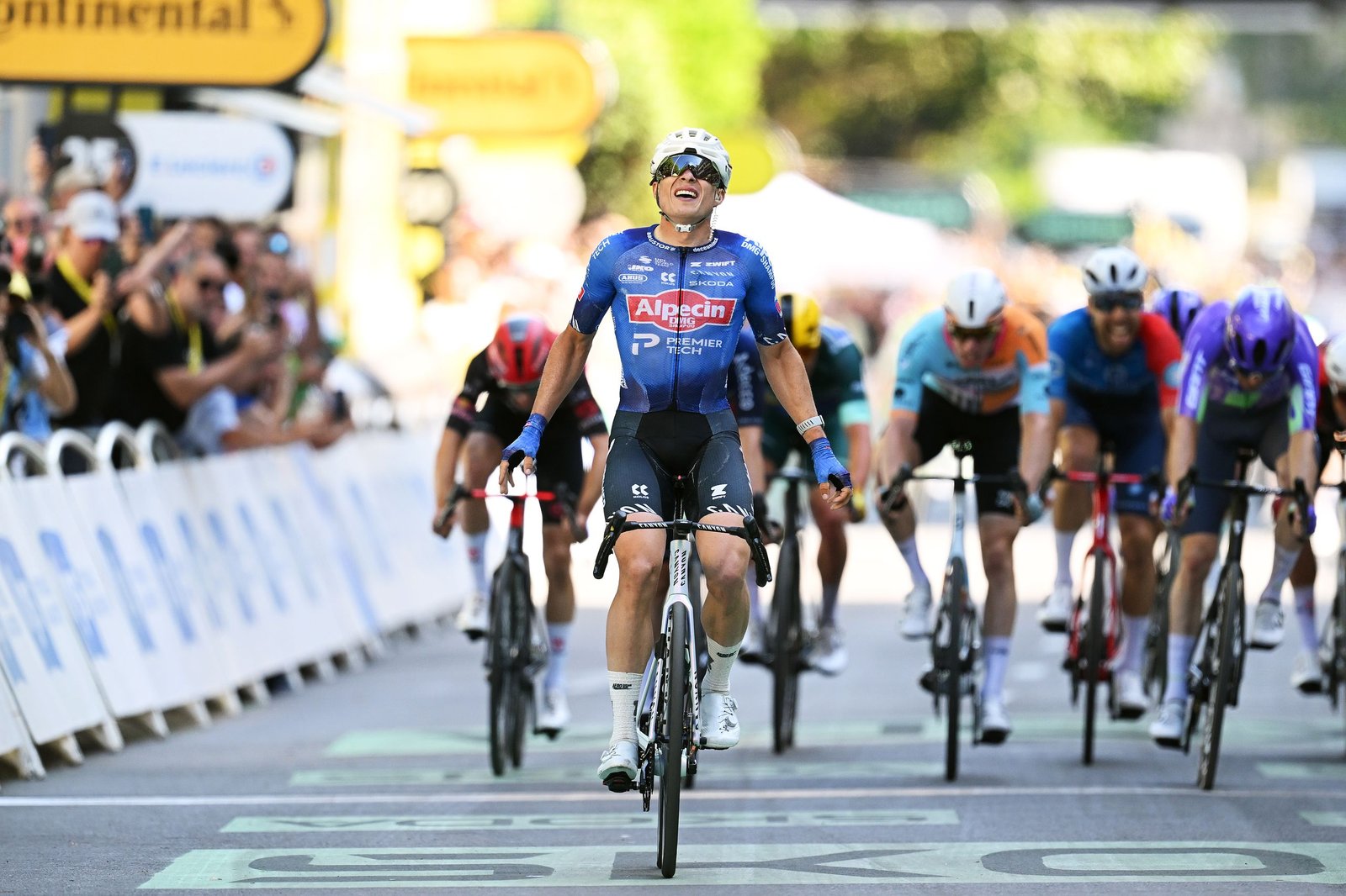 ‘This cost me a few years of my life’ – Jasper Philipsen wins chaotic Tour de France stage 17 ‘This cost me a few years of my life’ – Jasper Philipsen wins chaotic Tour de France stage 17