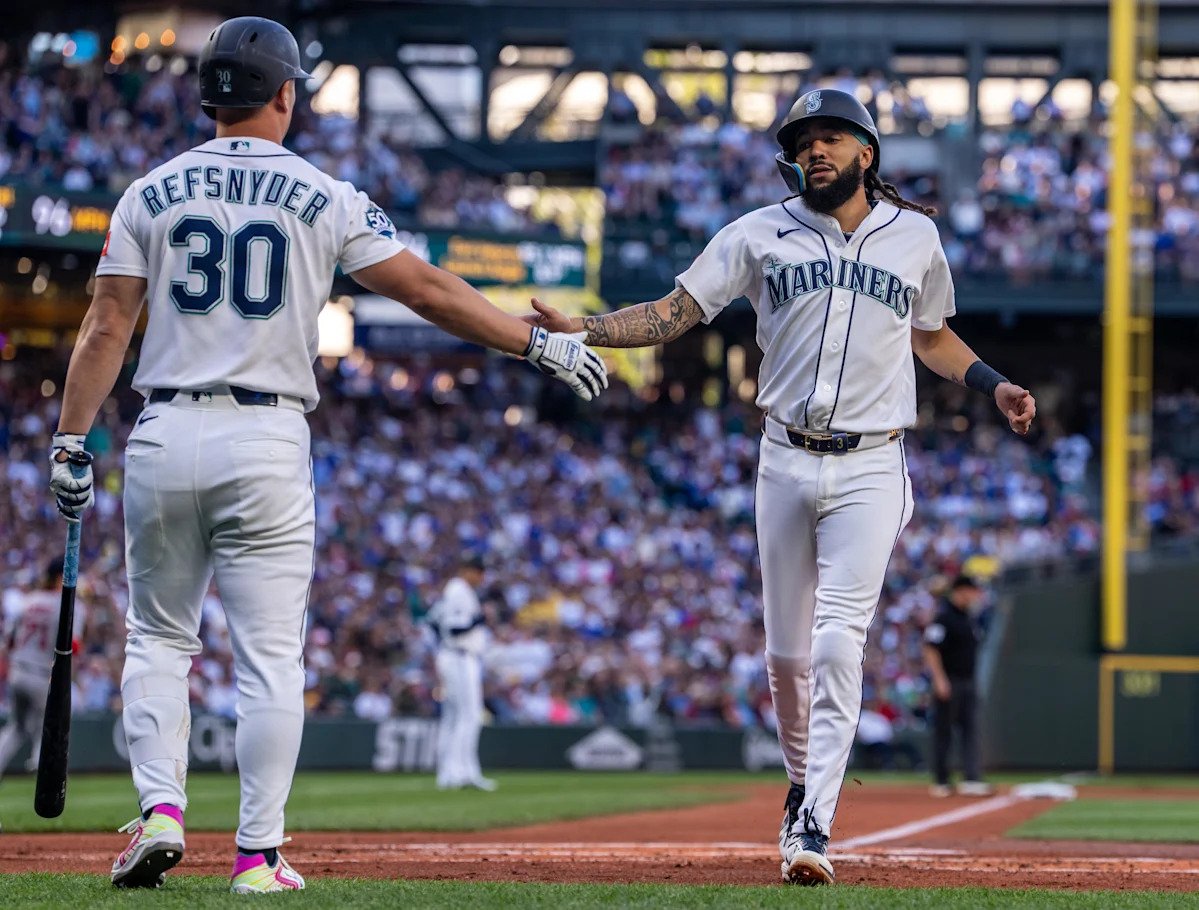 Mariners Reacts Survey: The Career Crossroad Mariners Reacts Survey: The Career Crossroad