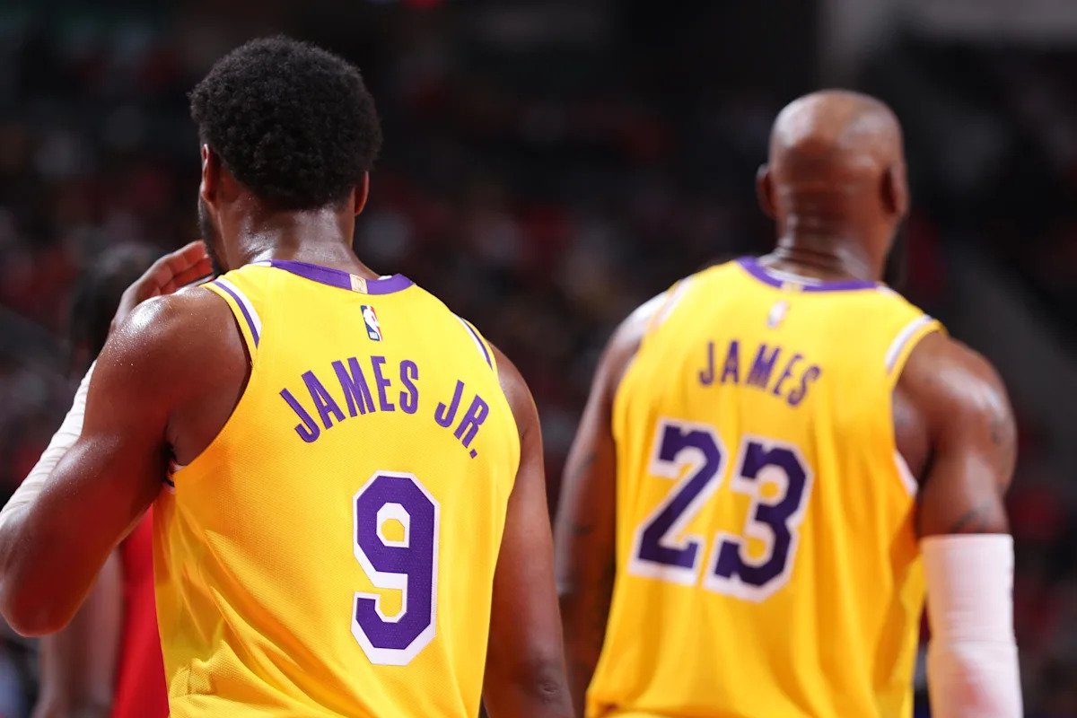 NBA insider reveals there’s ‘growing belief’ that Cavs are favorites to sign LeBron James NBA insider reveals there’s ‘growing belief’ that Cavs are favorites to sign LeBron James