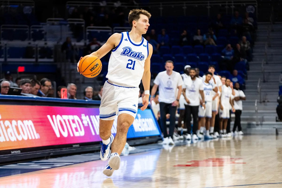 Drake basketball takes down Evansville with late second-half comeback Drake basketball takes down Evansville with late second-half comeback