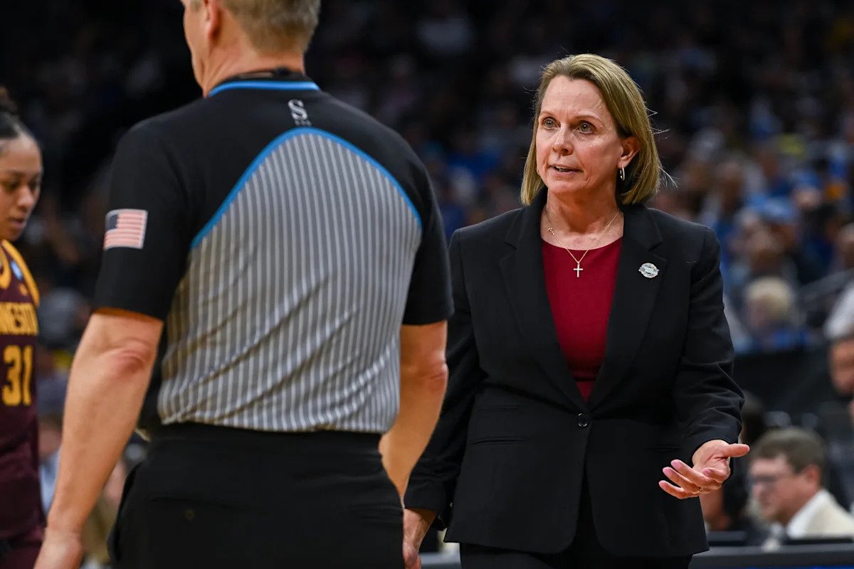 Minnesota’s Dawn Plitzuweit joins women’s college basketball million‑dollar club Minnesota’s Dawn Plitzuweit joins women’s college basketball million‑dollar club