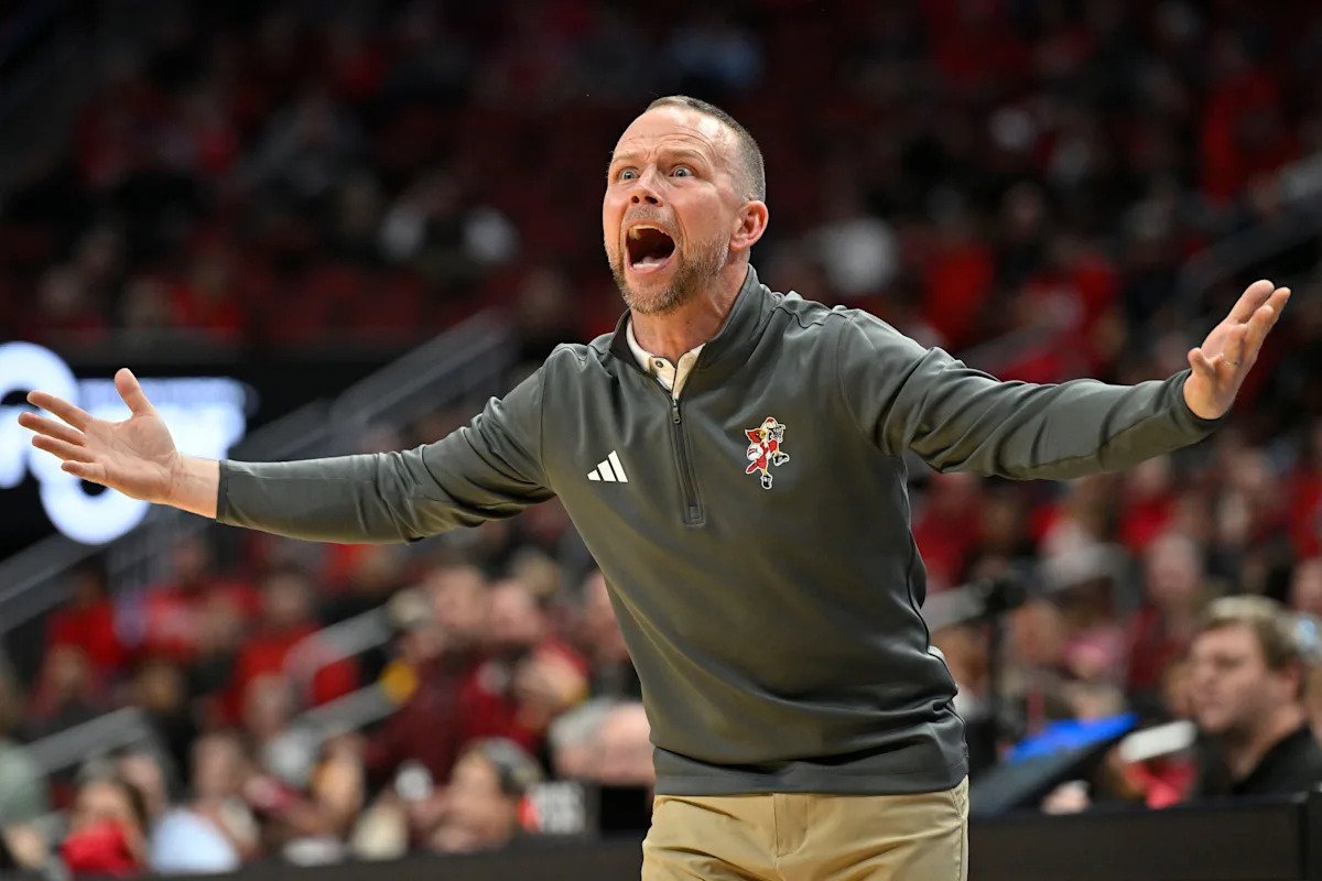 Louisville basketball over/under: 5 lines for Year 2 of Pat Kelsey era. How to vote in our polls Louisville basketball over/under: 5 lines for Year 2 of Pat Kelsey era. How to vote in our polls