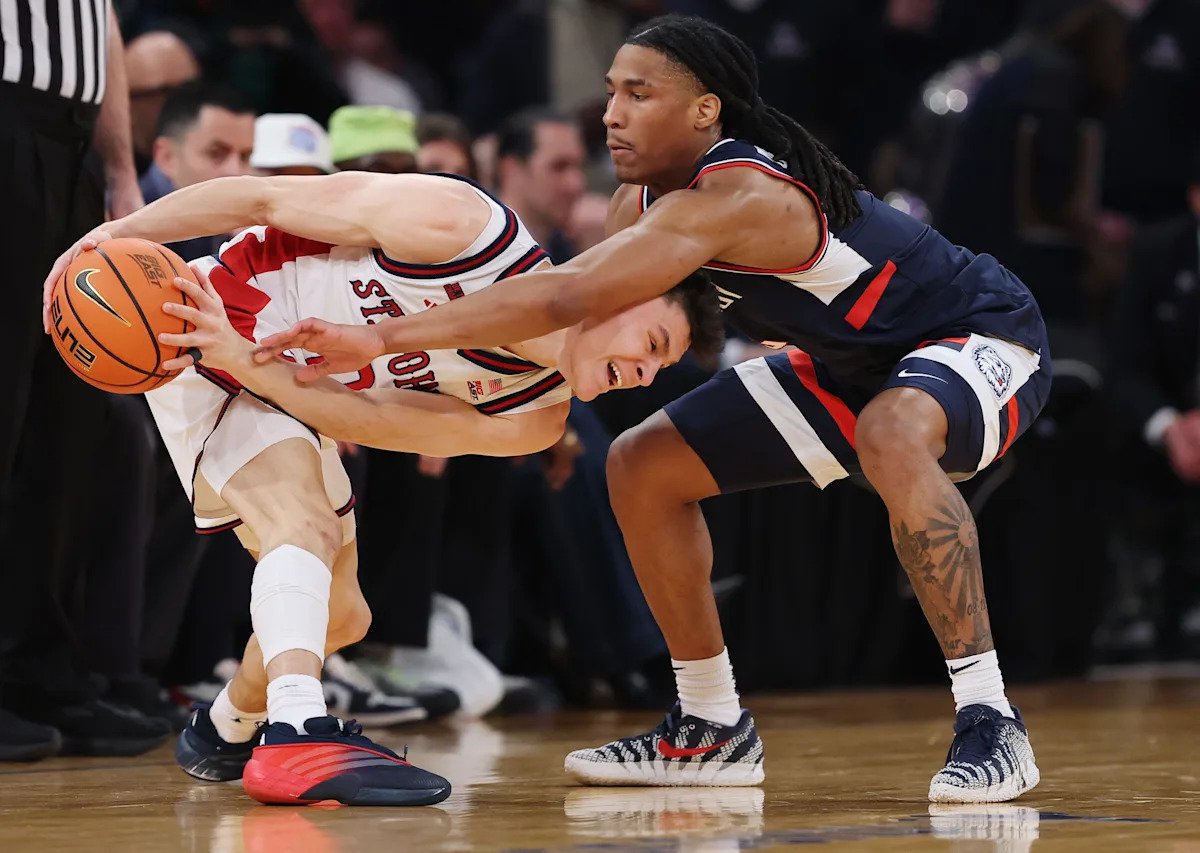 How UConn basketball’s defense returned Huskies to national contender status How UConn basketball’s defense returned Huskies to national contender status