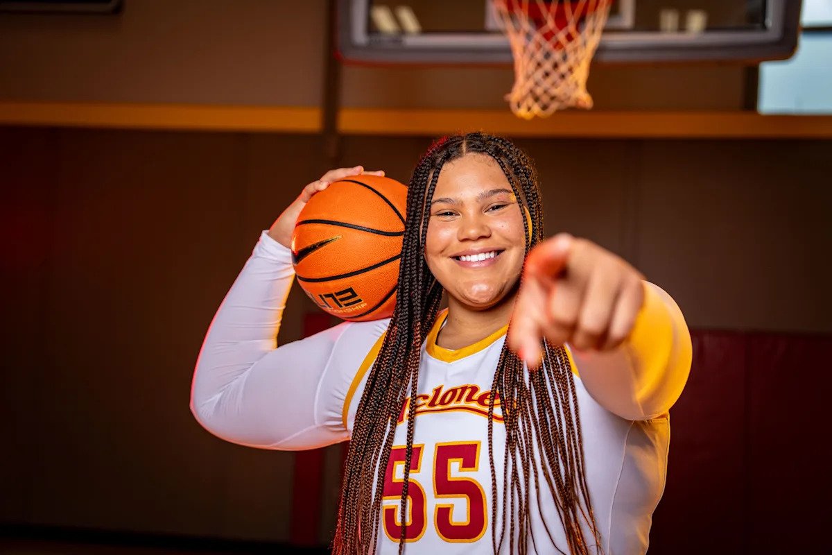Iowa State’s Audi Crooks surprises internet playing piano during Big 12 media day
