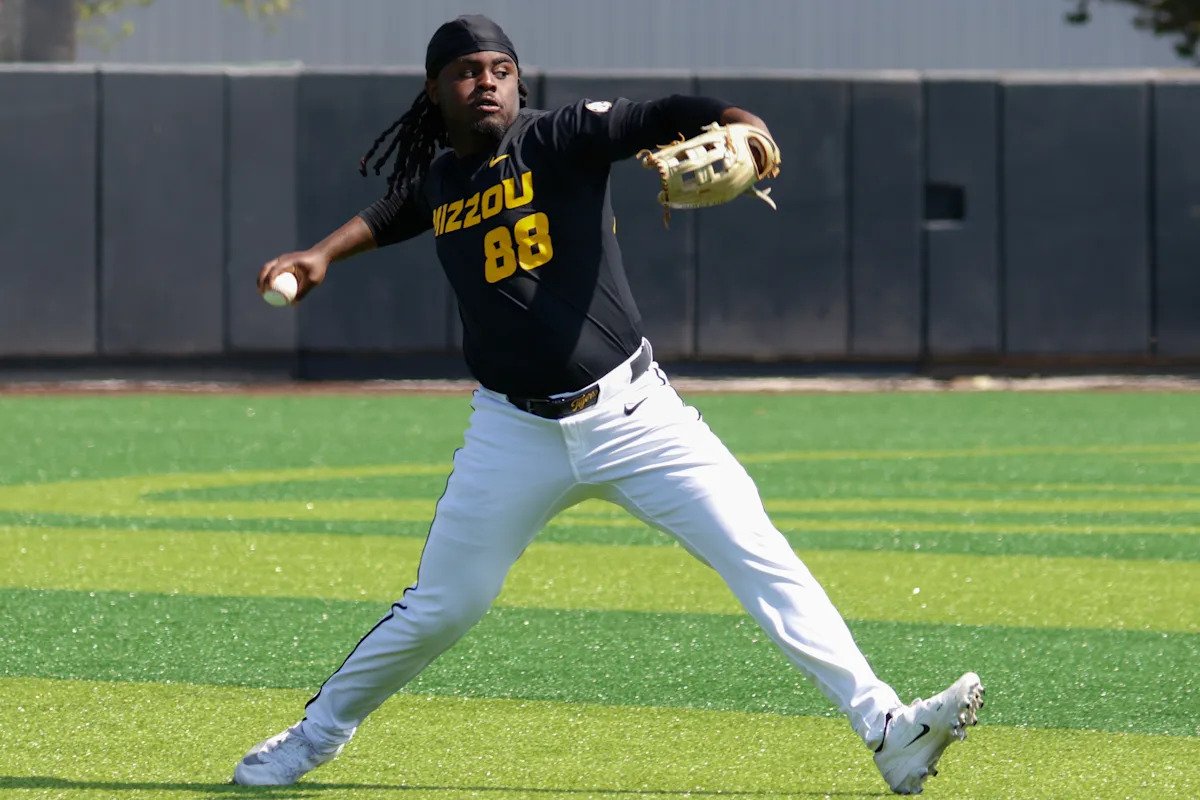Aggies complete the dominant road sweep over Missouri behind early inning offense Aggies complete the dominant road sweep over Missouri behind early inning offense