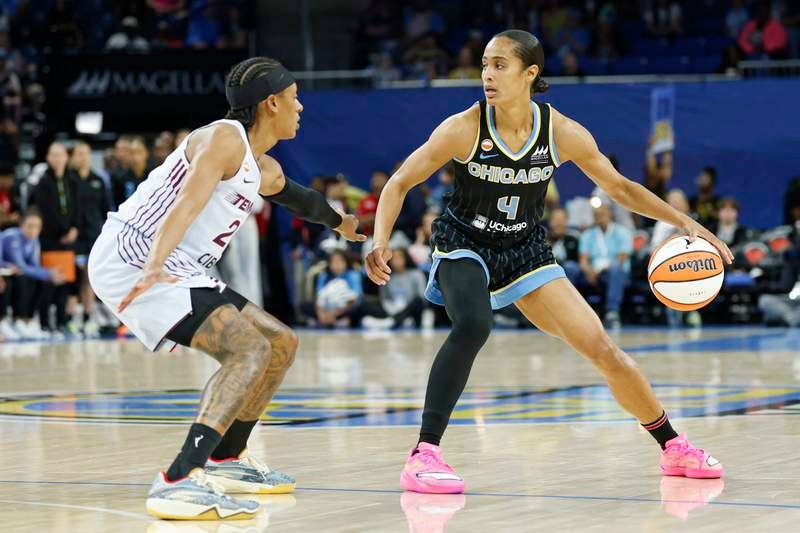 “Frustrating Experience”: Skylar Diggins Voices Concerns About Sky’s Maturity & Leadership Following Toronto Loss “Frustrating Experience”: Skylar Diggins Voices Concerns About Sky’s Maturity & Leadership Following Toronto Loss