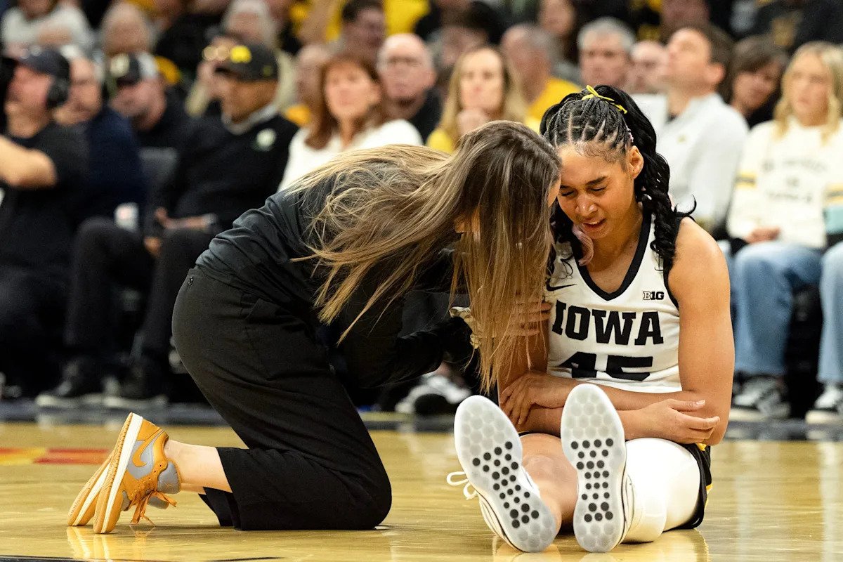 Iowa women’s basketball provides Hannah Stuelke injury status update Iowa women’s basketball provides Hannah Stuelke injury status update