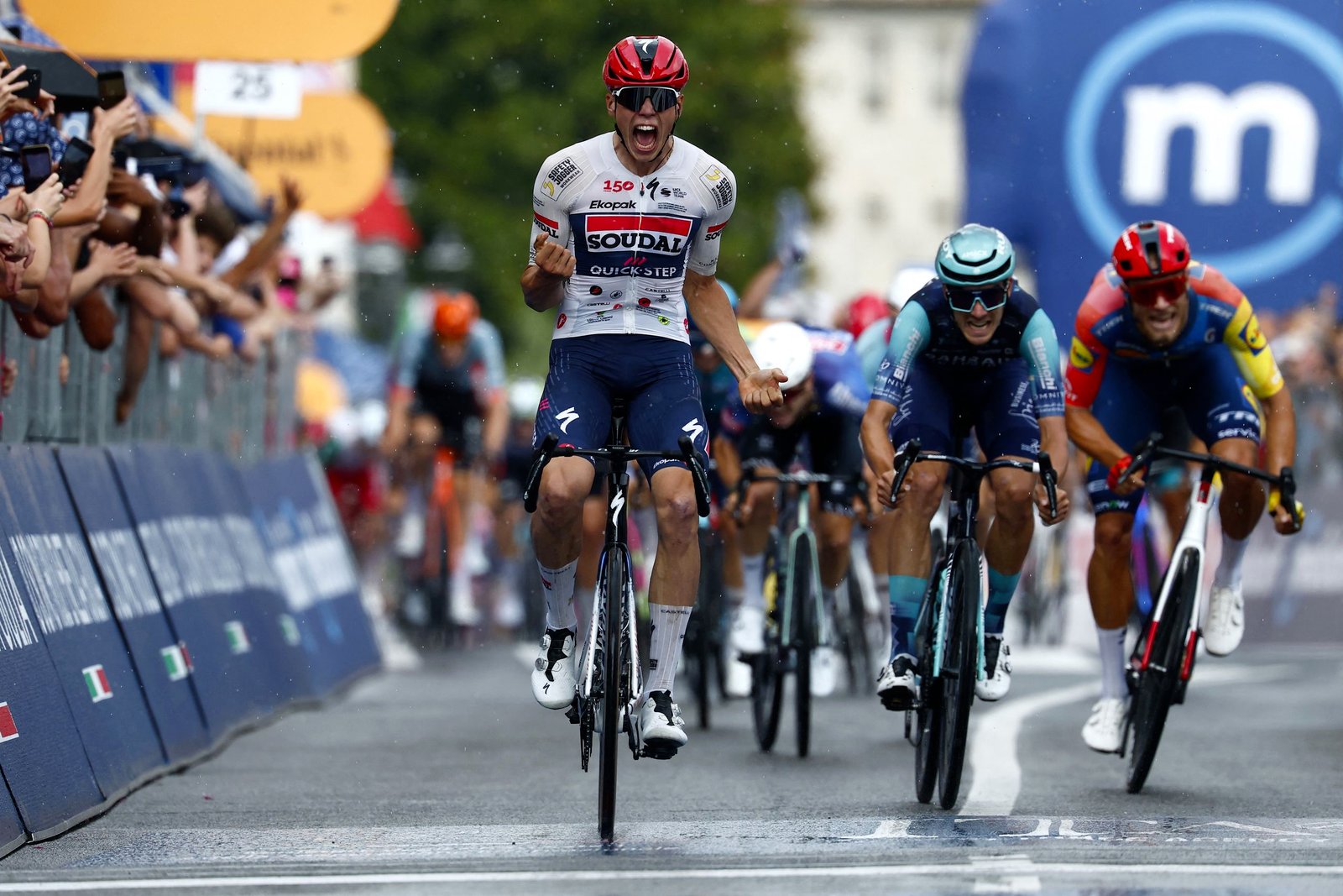 Paul Magnier powers to Giro d’Italia hat-trick on stage 18 Paul Magnier powers to Giro d’Italia hat-trick on stage 18