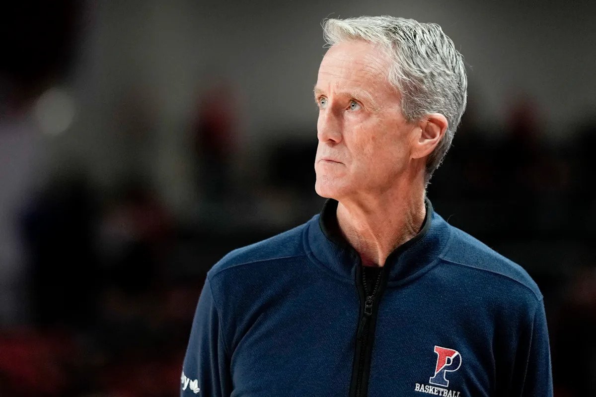 Saint Joseph’s basketball promotes Steve Donahue to head coach
