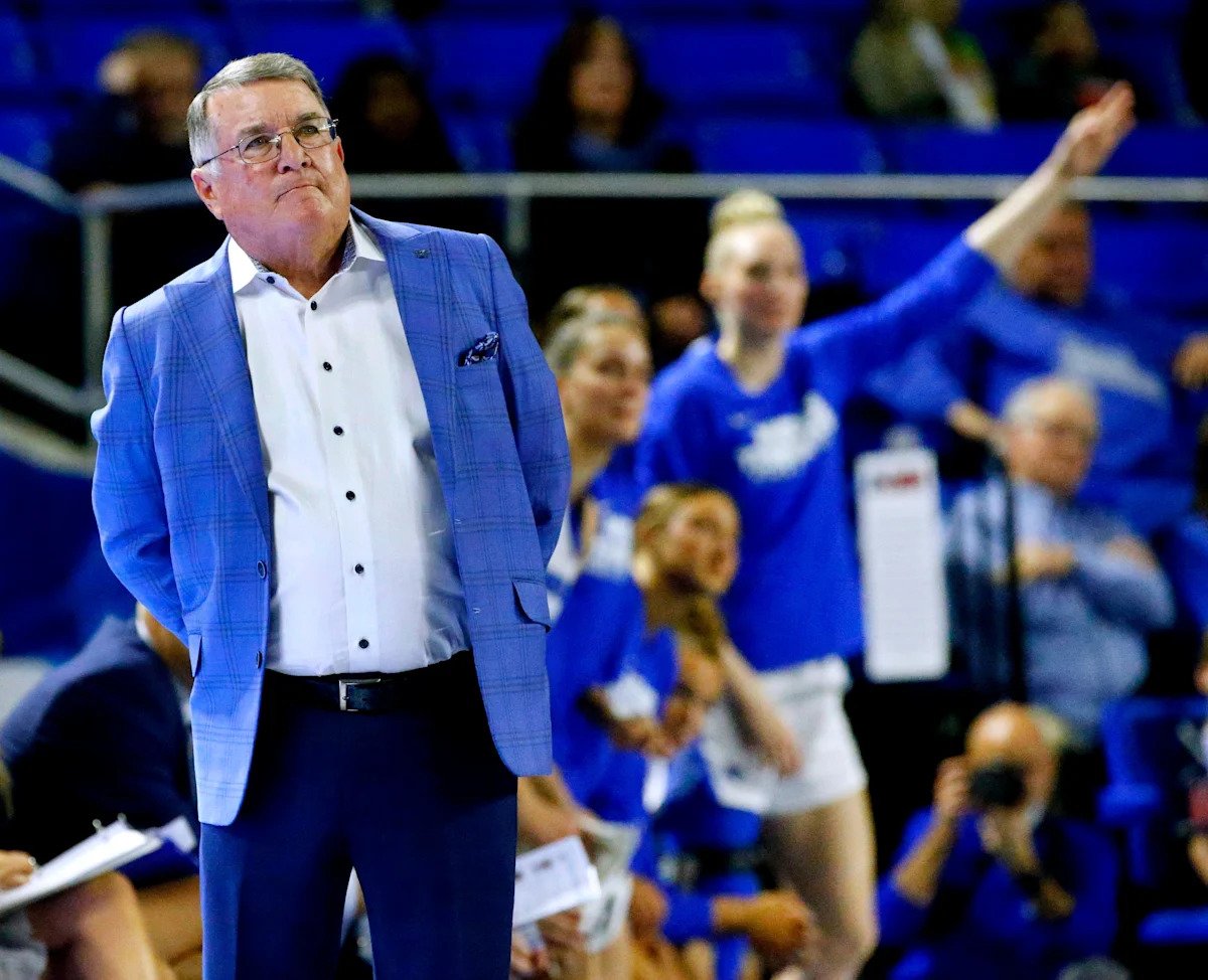 Former MTSU coach Rick Insell receives Pat Summitt Lifetime Achievement Award Former MTSU coach Rick Insell receives Pat Summitt Lifetime Achievement Award