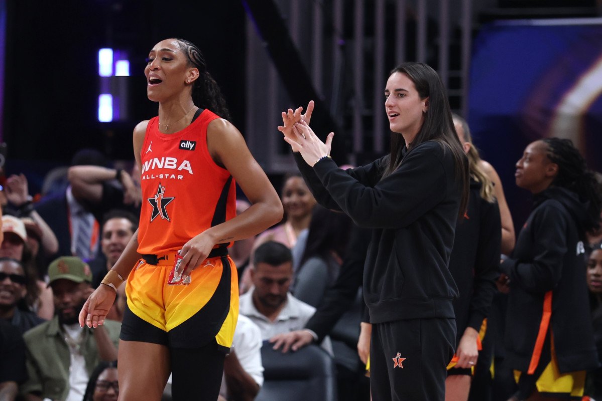 A’ja Wilson’s Gesture Toward Caitlin Clark Catches Attention A’ja Wilson’s Gesture Toward Caitlin Clark Catches Attention