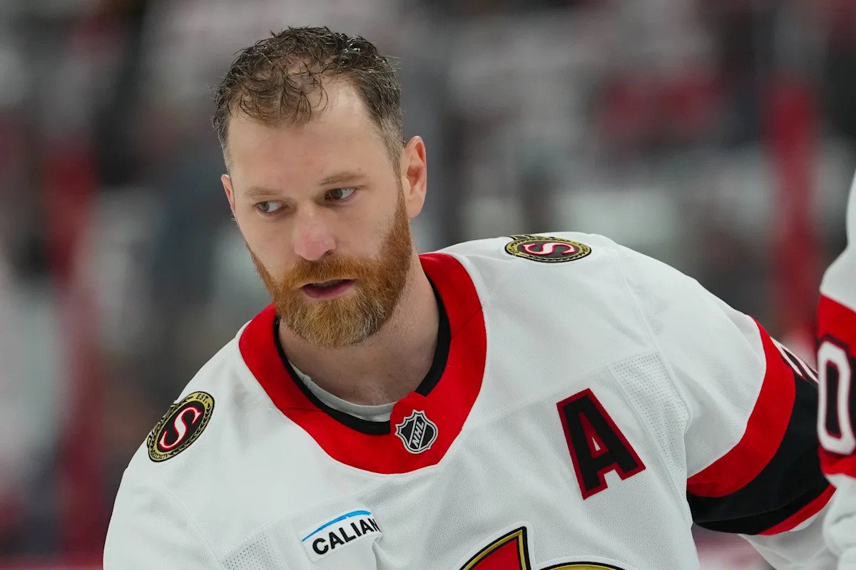 Claude Giroux re-signs with Ottawa Senators for one season Claude Giroux re-signs with Ottawa Senators for one season