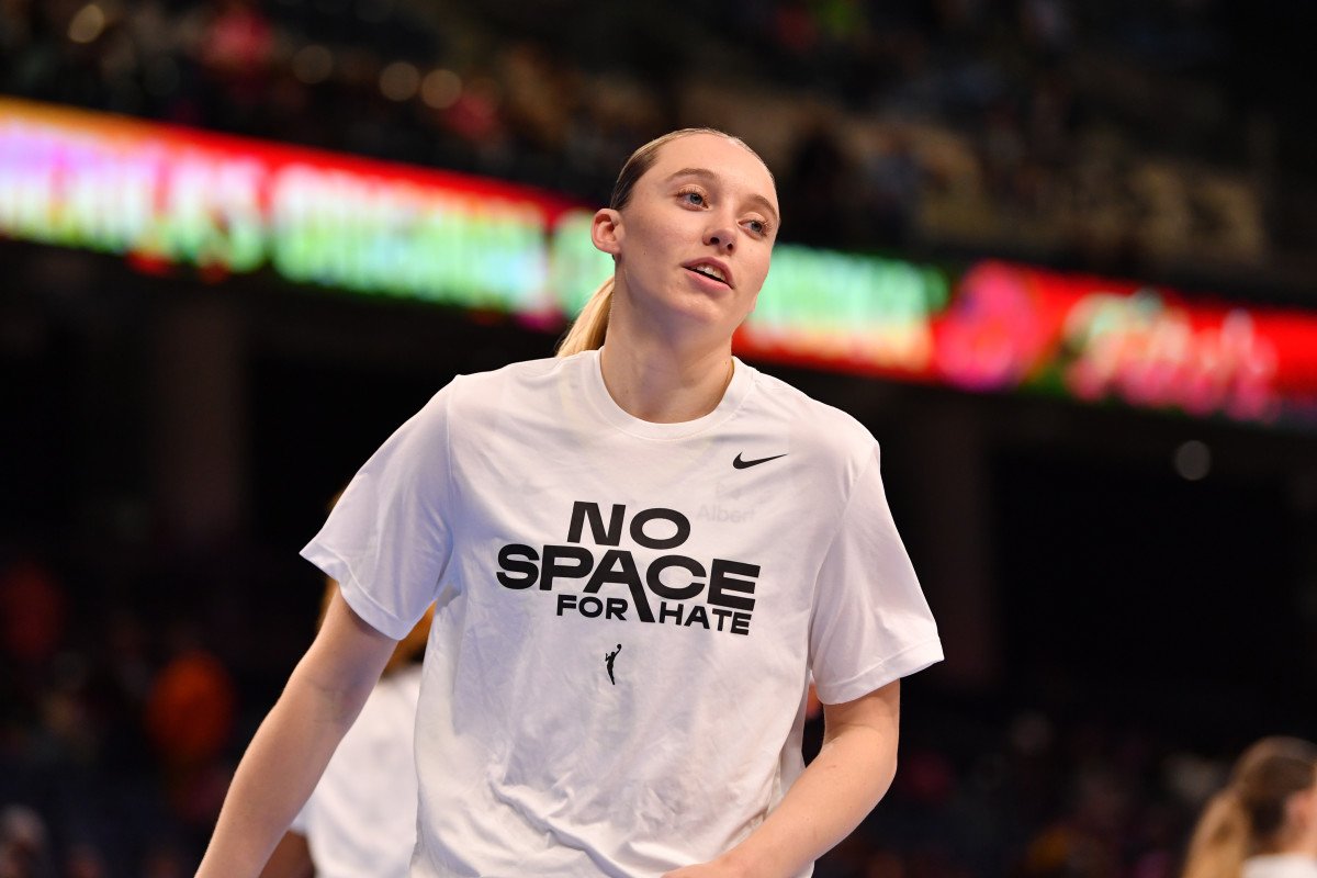 Paige Bueckers Turns Heads with New Post on Wednesday Paige Bueckers Turns Heads with New Post on Wednesday