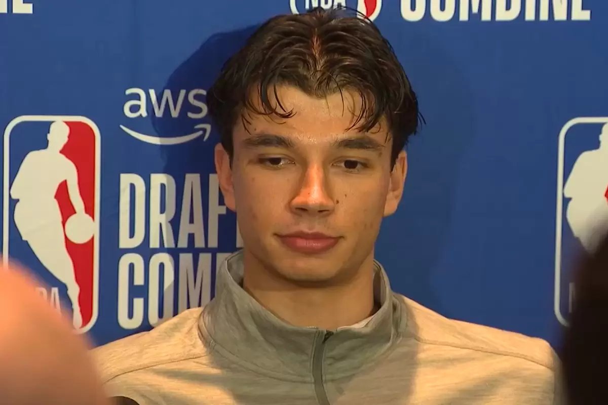 Andrej Stojakovic withdraws from NBA Draft and returns to Illinois Andrej Stojakovic withdraws from NBA Draft and returns to Illinois