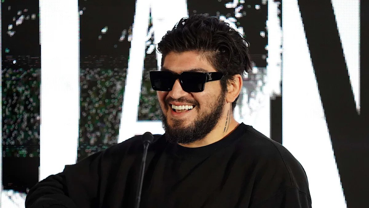 The Ariel Helwani Show | Dillon Danis in studio, Mike Perry and Jeremy Stephens face-to-face, Lerone Murphy, Carlos Ulberg