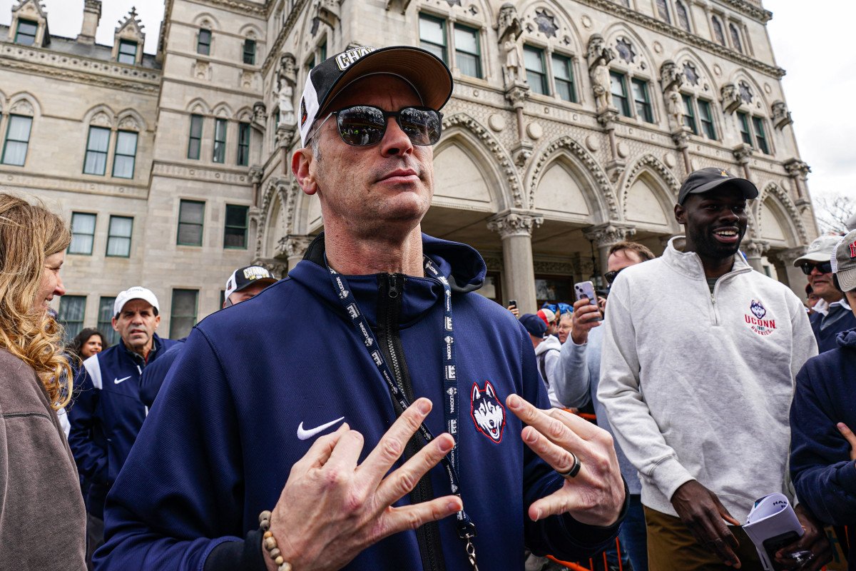 UConn Makes Personal Announcement About Dan Hurley on Thursday UConn Makes Personal Announcement About Dan Hurley on Thursday