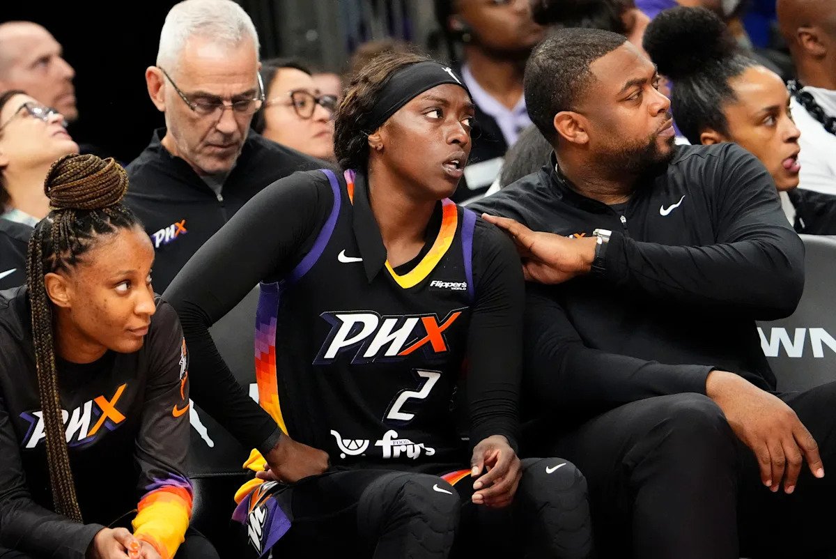 WNBA, players union agree to 6-week CBA extension to avoid stoppage WNBA, players union agree to 6-week CBA extension to avoid stoppage