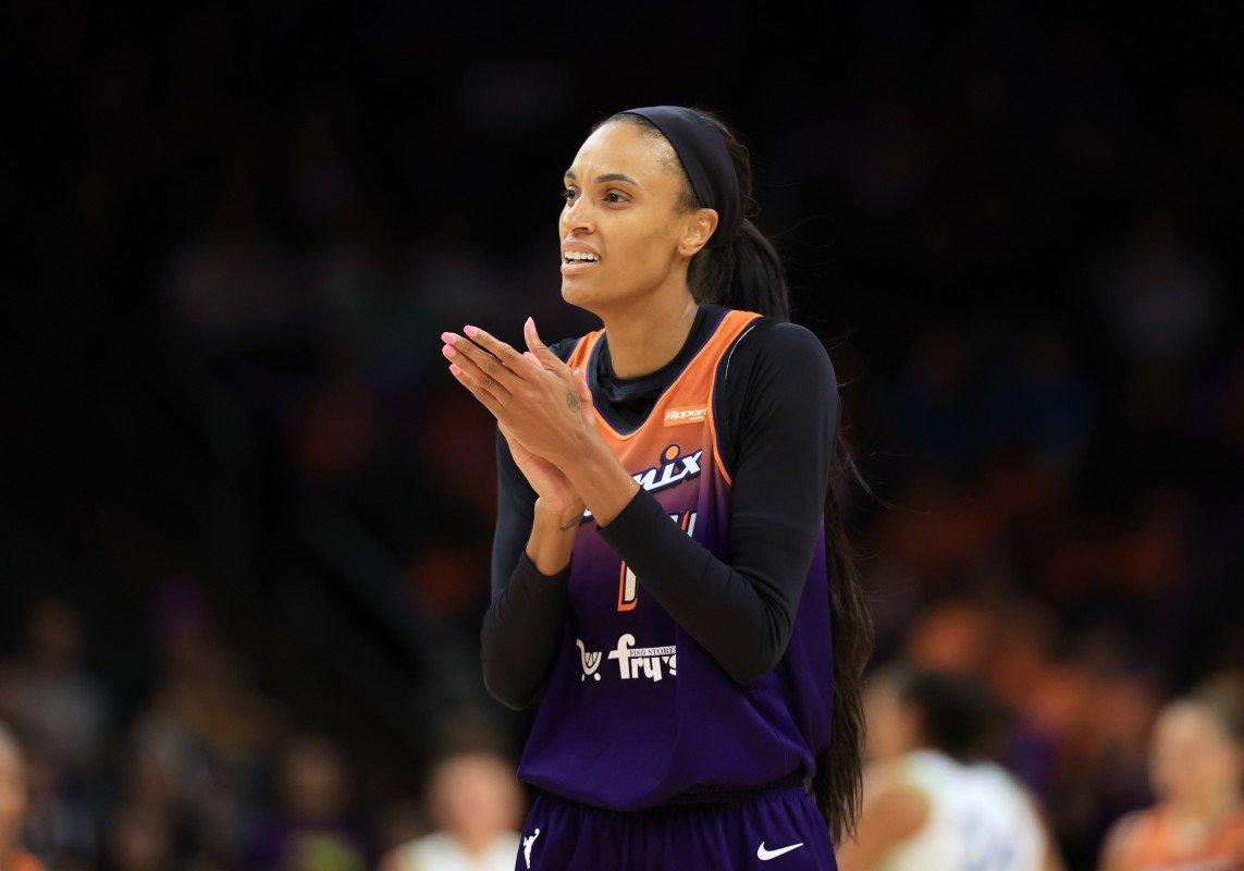 DeWanna Bonner Taunts Former Teammate Lexie Hull in Fever-Mercury Game DeWanna Bonner Taunts Former Teammate Lexie Hull in Fever-Mercury Game