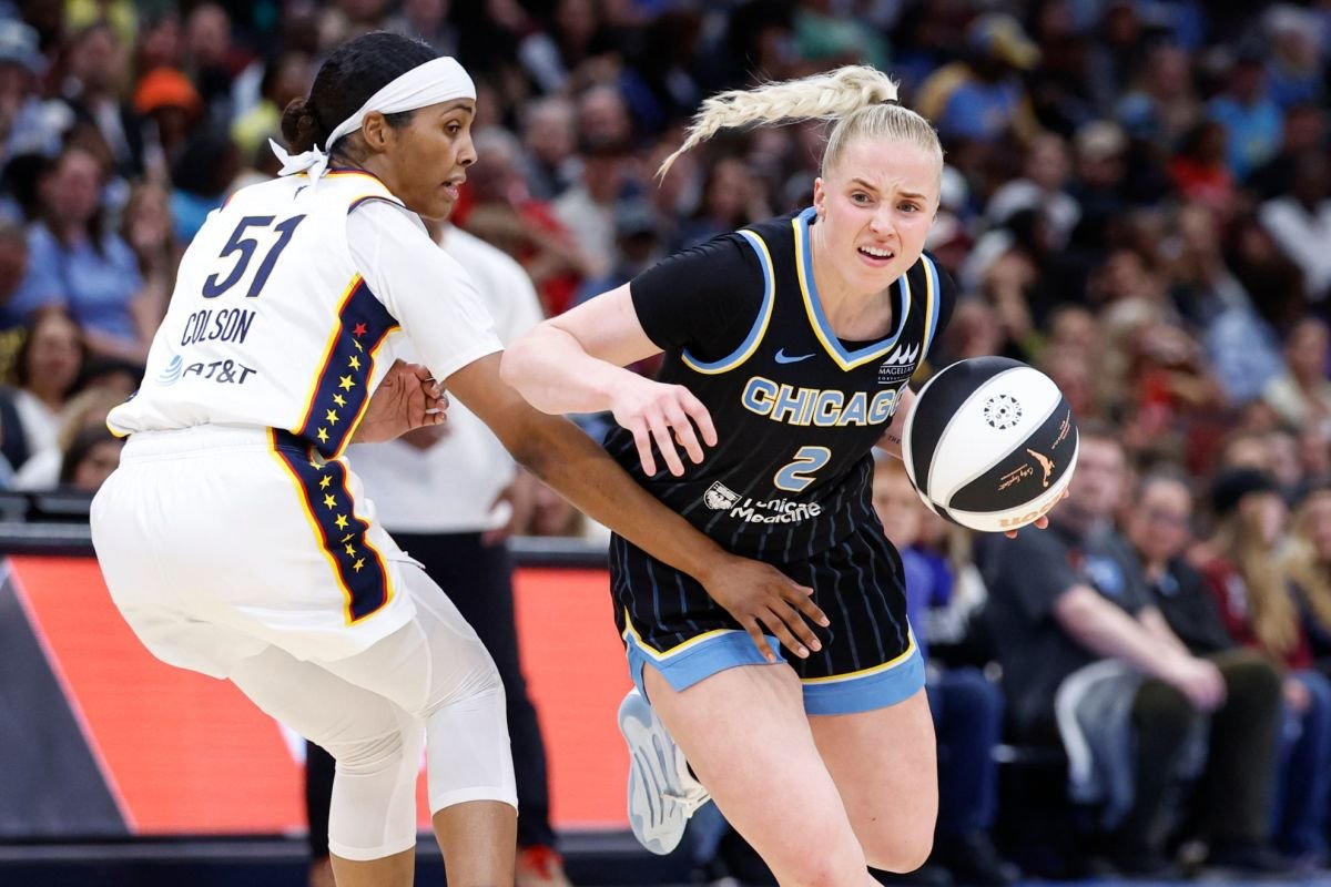 Hailey Van Lith Steals the Spotlight With Her Outfit for Sky-Lynx Game Hailey Van Lith Steals the Spotlight With Her Outfit for Sky-Lynx Game
