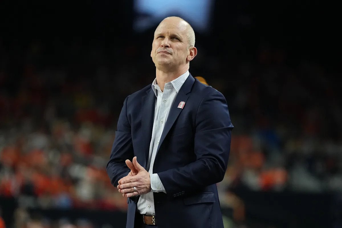 Dan Hurley addresses potential UConn game at White House after UFC event Dan Hurley addresses potential UConn game at White House after UFC event