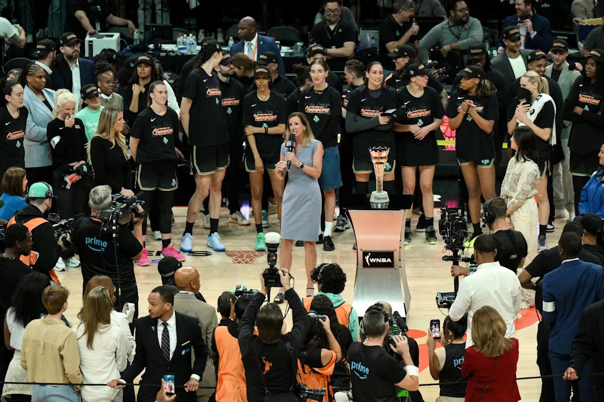 WNBA Commissioner Cathy Engelbert booed at Commmissioner’s Cup final WNBA Commissioner Cathy Engelbert booed at Commmissioner’s Cup final