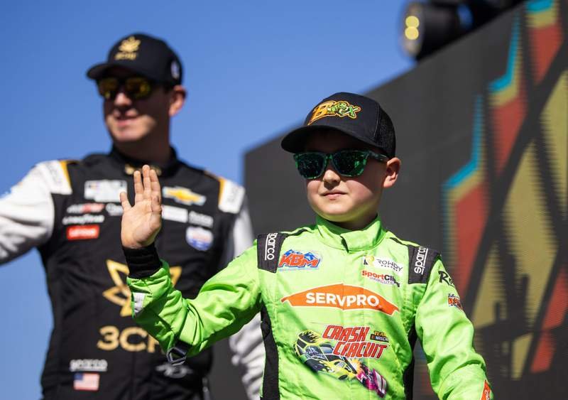 “Make your dad proud”: NASCAR World reacts to Kyle Busch’s father Tom, and son Brexton’s emotional tribute at Summer Shootout “Make your dad proud”: NASCAR World reacts to Kyle Busch’s father Tom, and son Brexton’s emotional tribute at Summer Shootout