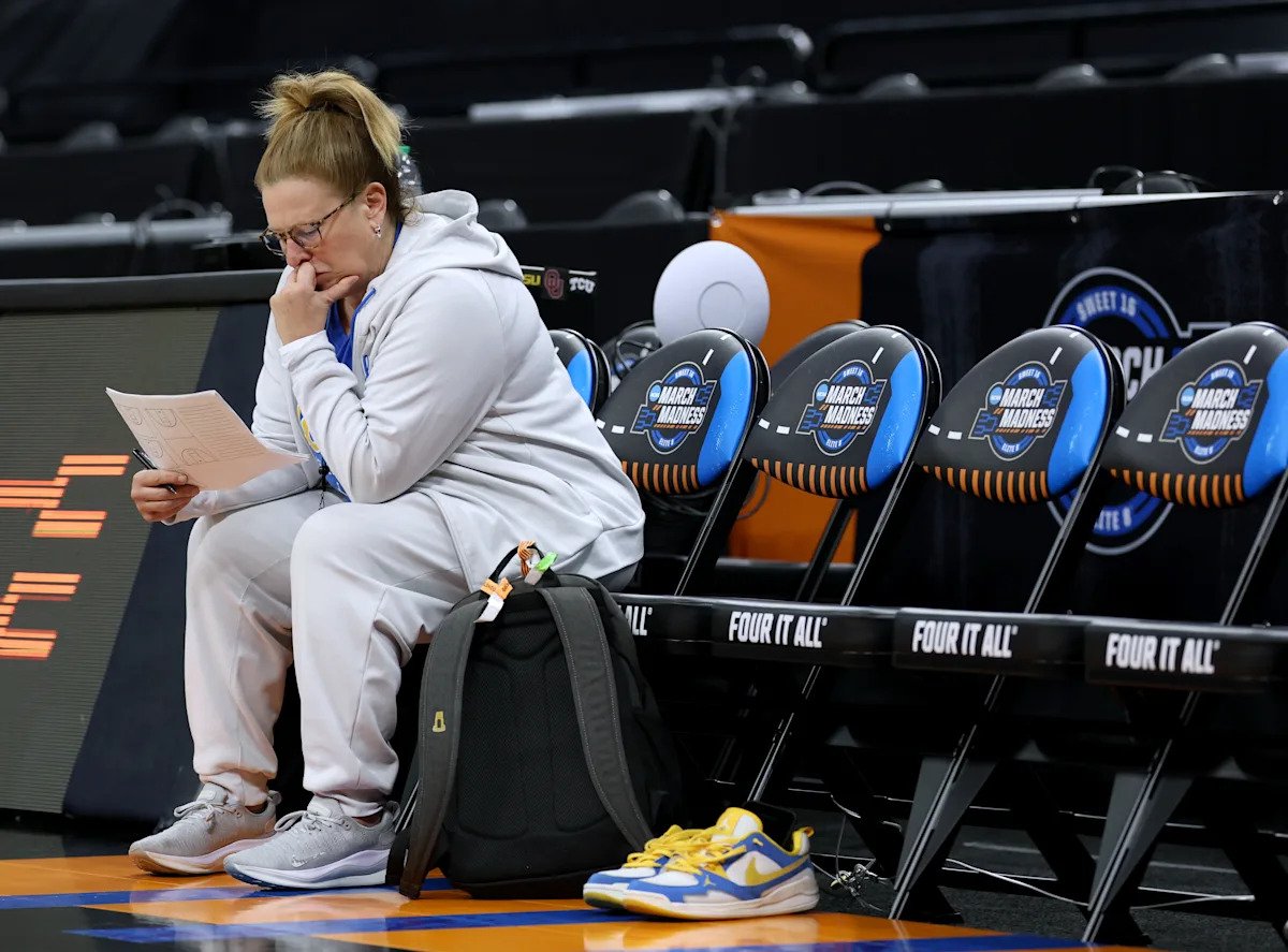 UCLA’s Cori Close exhausted and contemplating retirement, urges NCAA to help coaches with transfer rules, NIL UCLA’s Cori Close exhausted and contemplating retirement, urges NCAA to help coaches with transfer rules, NIL