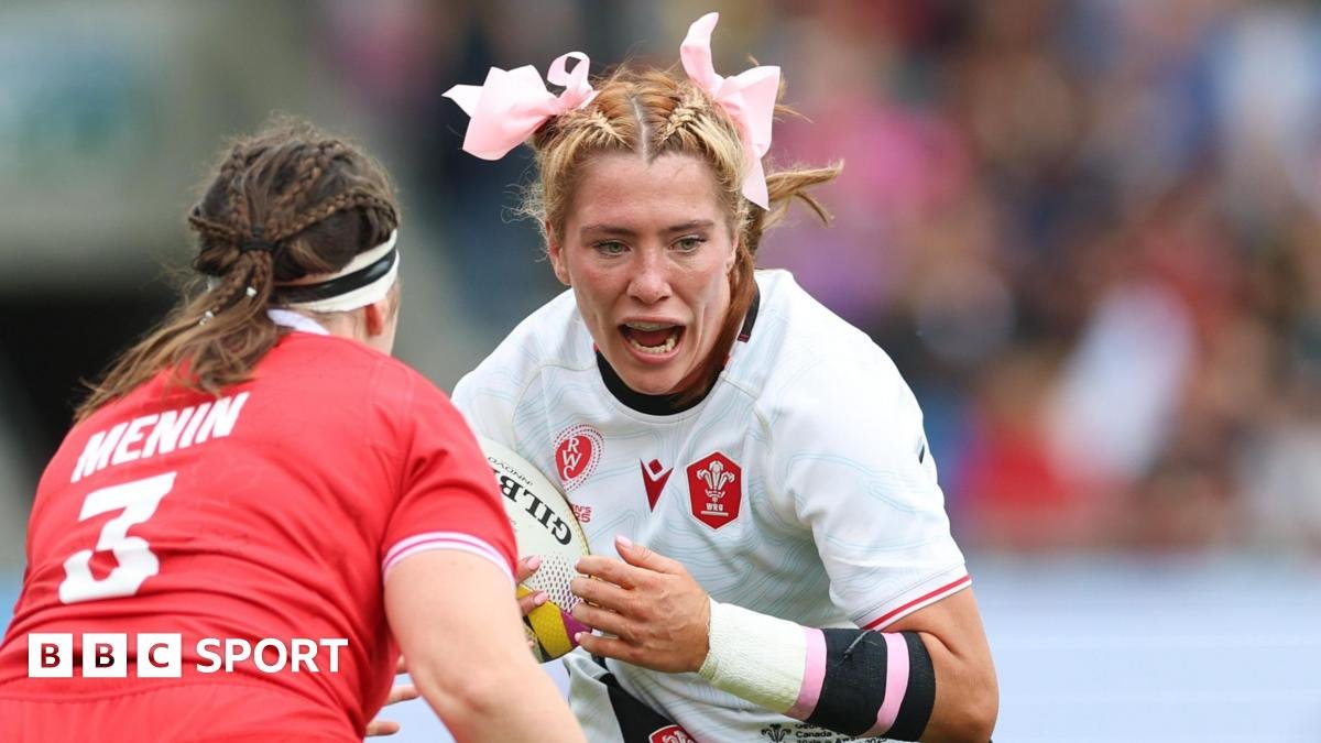 Georgia Evans: Wales forward condemns social media abuse over looks