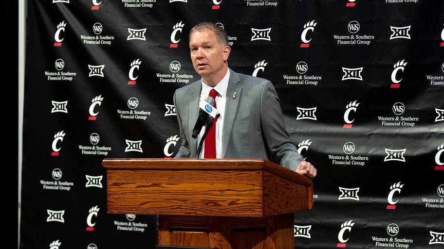 Jerrod Calhoun Brings in UC Legend to Speak With New Team During Opening Summer Workouts Jerrod Calhoun Brings in UC Legend to Speak With New Team During Opening Summer Workouts