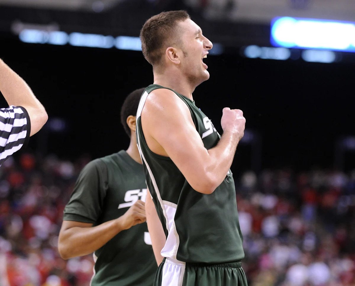 Former Everett star Goran Suton returns to Michigan State basketball as grad assistant Former Everett star Goran Suton returns to Michigan State basketball as grad assistant