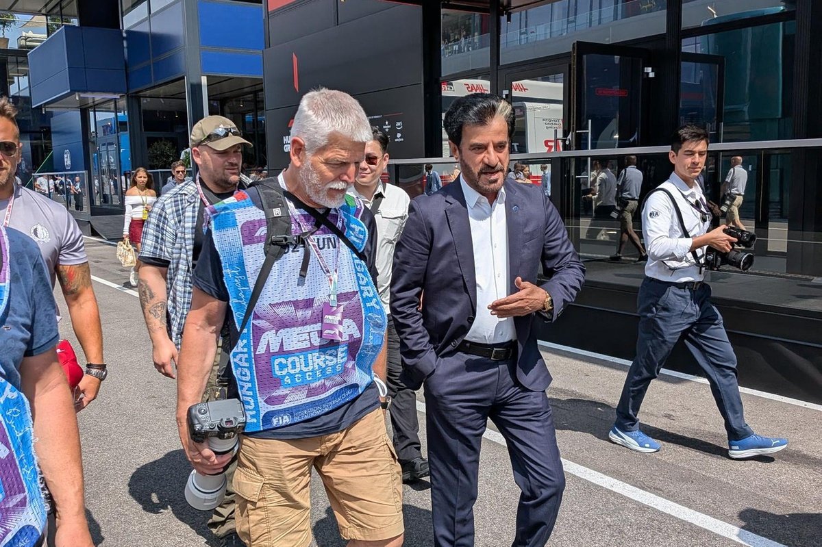 Czech Republic president attends Hungarian GP… as a photographer Czech Republic president attends Hungarian GP… as a photographer