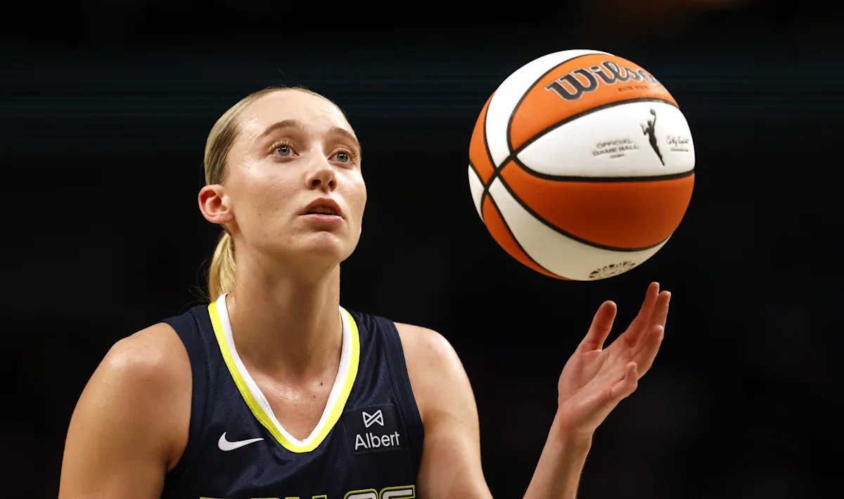 Dallas Wings Coach Sings Paige Bueckers’ Praises for Important Trait Dallas Wings Coach Sings Paige Bueckers’ Praises for Important Trait