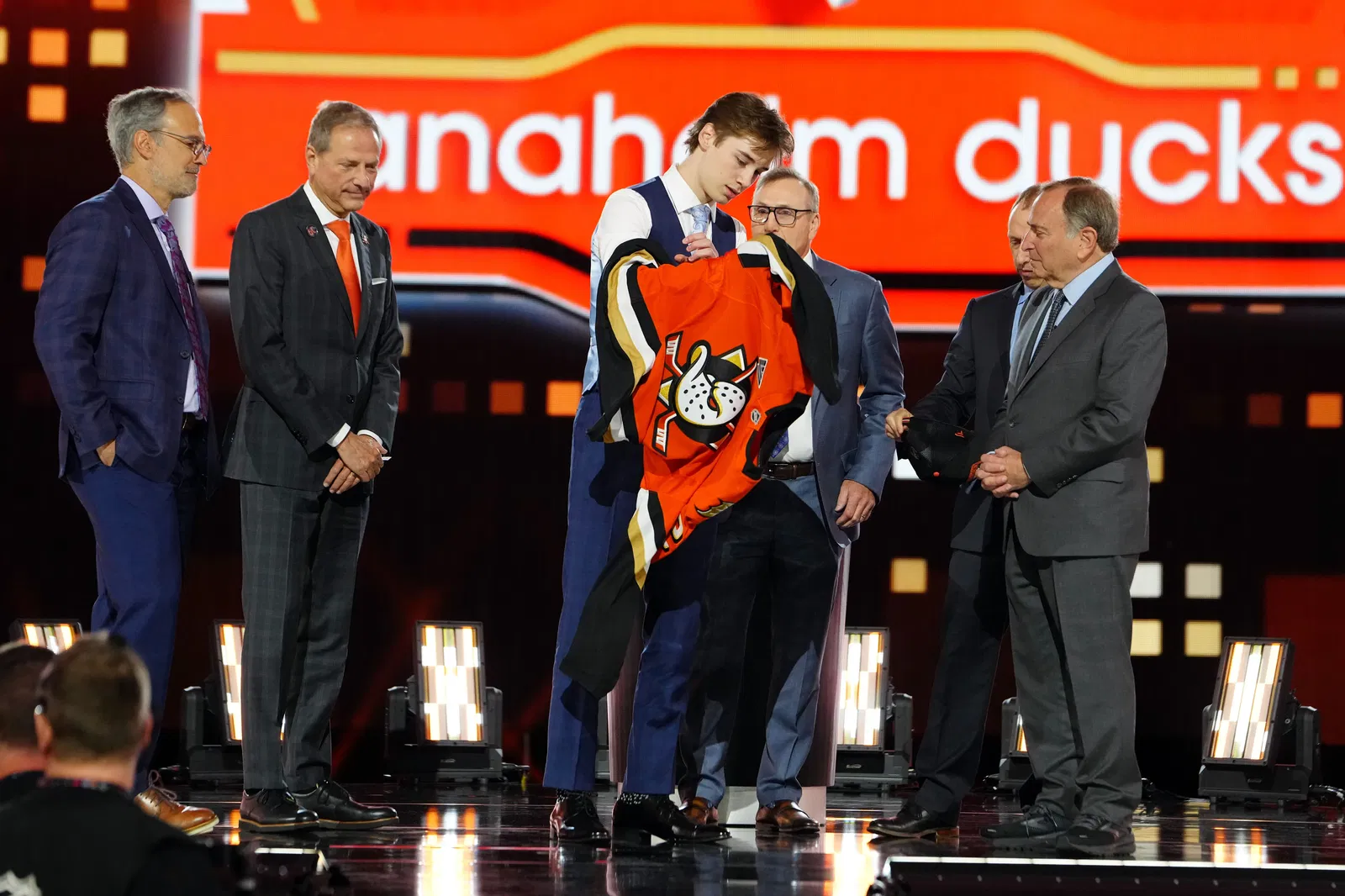 Anaheim Ducks Prospect Spotlight: Sennecke's Season Comes to an End in OHL Championship Anaheim Ducks Prospect Spotlight: Sennecke's Season Comes to an End in OHL Championship