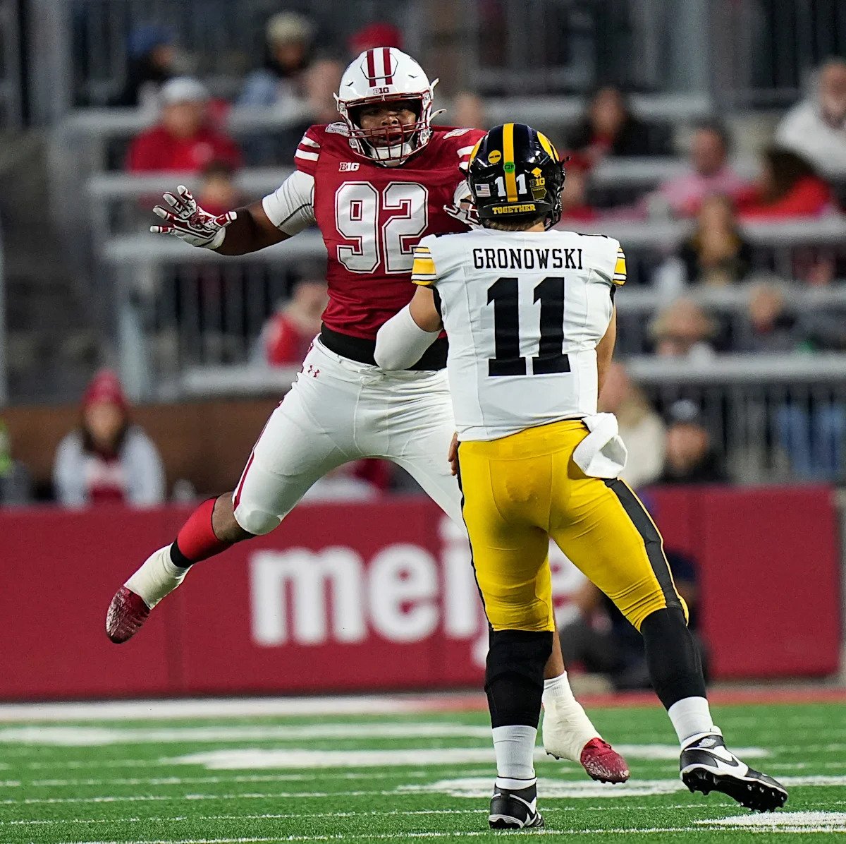 Wisconsin football depth chart for Game 8 vs. No. 6 Oregon on Oct. 25 at Autzen Stadium.