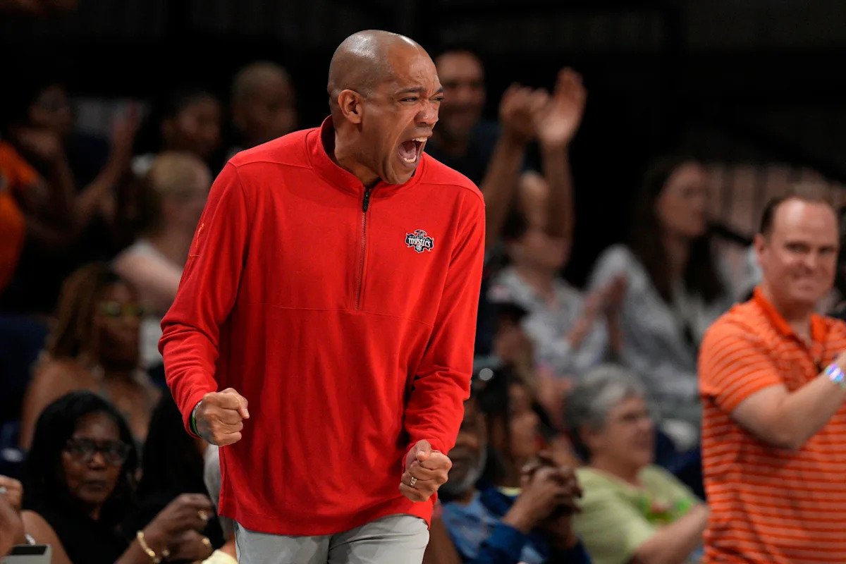 Mystic Coach Bracing For Punishment After on-Court Tirade in Loss to Dream Mystic Coach Bracing For Punishment After on-Court Tirade in Loss to Dream