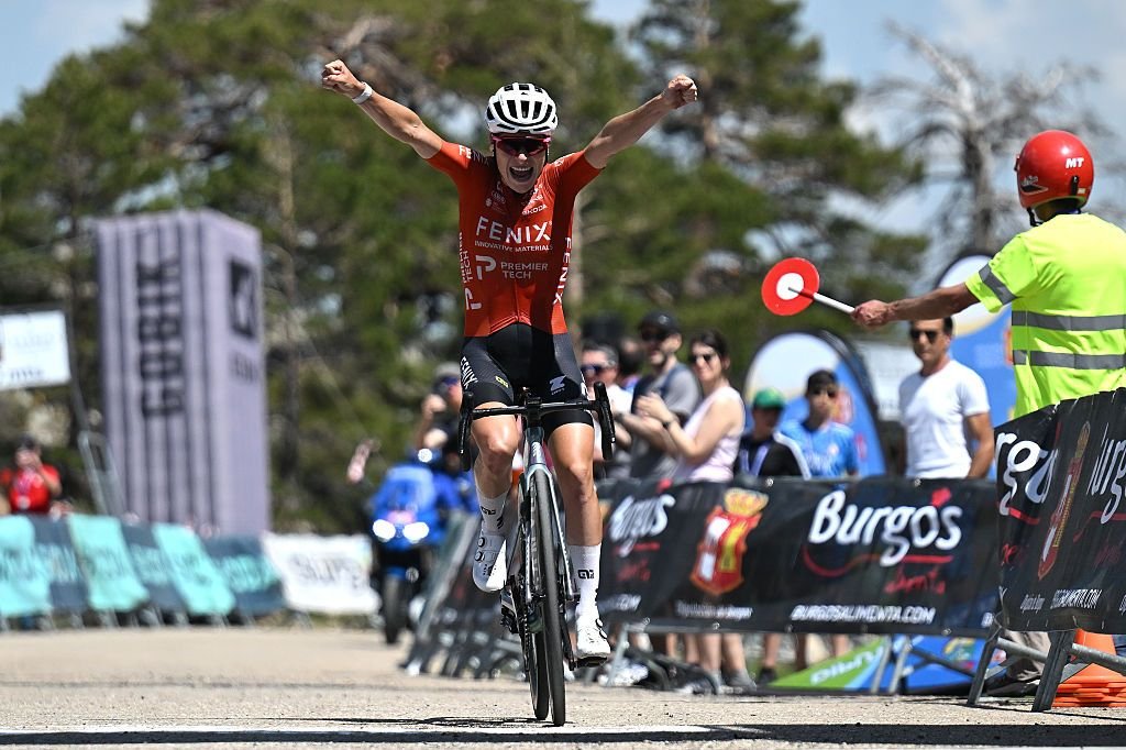 Yara Kastelijn wins the decisive Lagunas de Neila stage and takes overall Vuelta a Burgos Feminas title Yara Kastelijn wins the decisive Lagunas de Neila stage and takes overall Vuelta a Burgos Feminas title