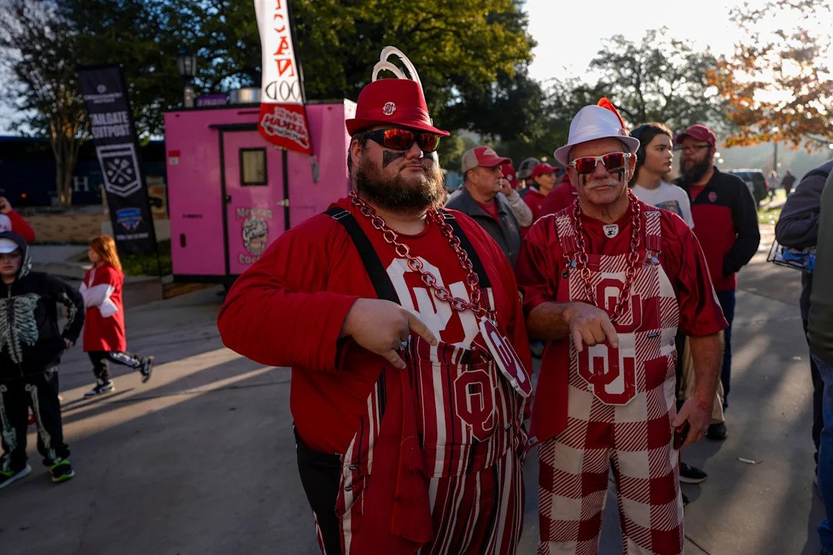 SEC’s rules for using the Horns Down gesture to mock Texas, explained