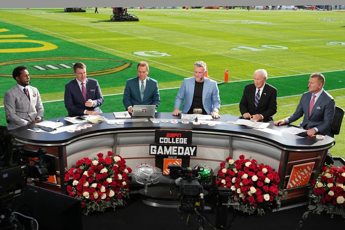 ESPN GameDay panel leans Michigan over USC with picks from Saban, Howard, McAfee, Herbstreit ESPN GameDay panel leans Michigan over USC with picks from Saban, Howard, McAfee, Herbstreit