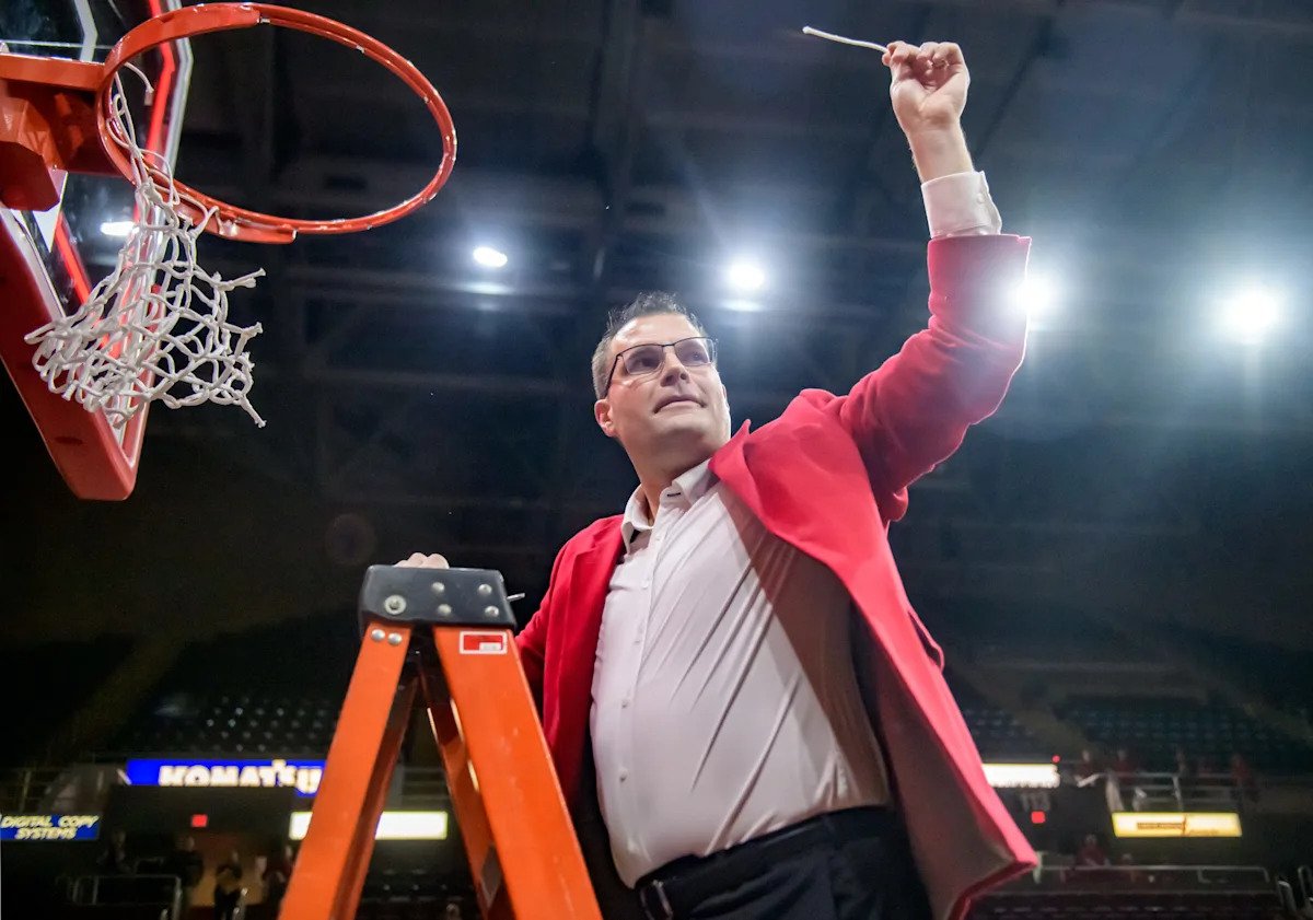 ‘More playing time’: Bradley men’s basketball coach earns contract extension ‘More playing time’: Bradley men’s basketball coach earns contract extension