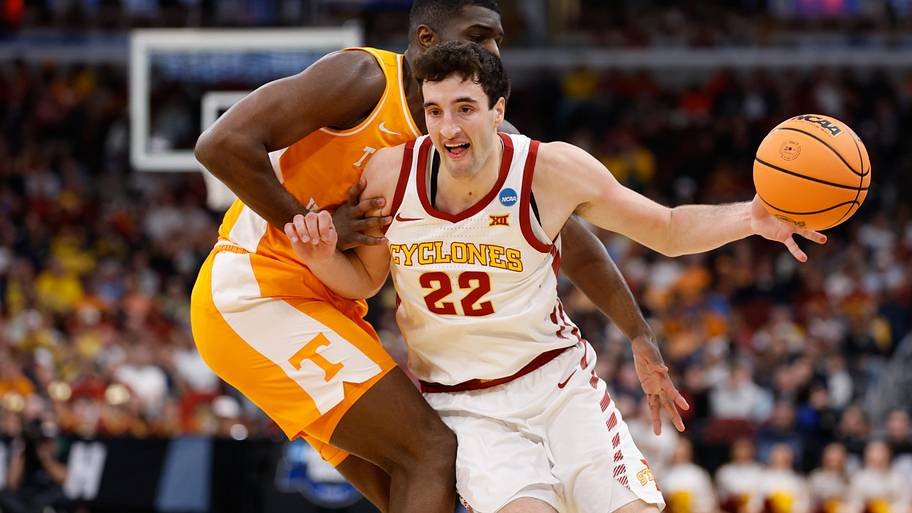 Could Kentucky sharpshooter Milan Momcilovic win National Player of the Year? Could Kentucky sharpshooter Milan Momcilovic win National Player of the Year?