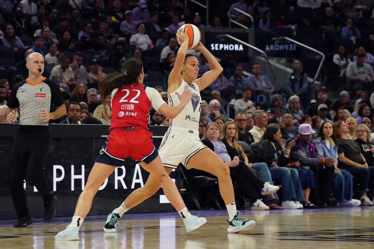 WNBA Veteran Released After Scoring Two Points in Final Game WNBA Veteran Released After Scoring Two Points in Final Game