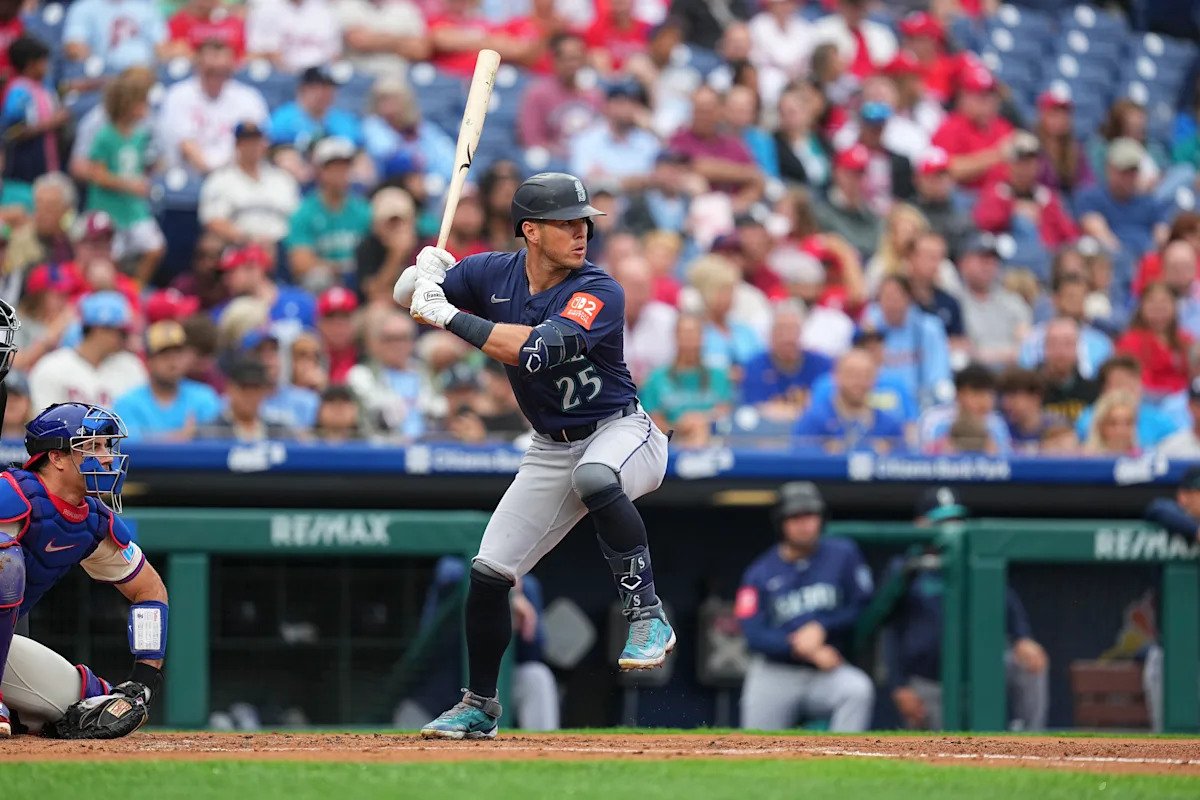 Phillies sign Dylan Moore to minor league deal Phillies sign Dylan Moore to minor league deal