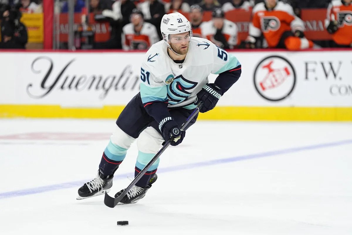 Precedent Says Now is Flyers’ Time to Trade for Shane Wright Precedent Says Now is Flyers’ Time to Trade for Shane Wright