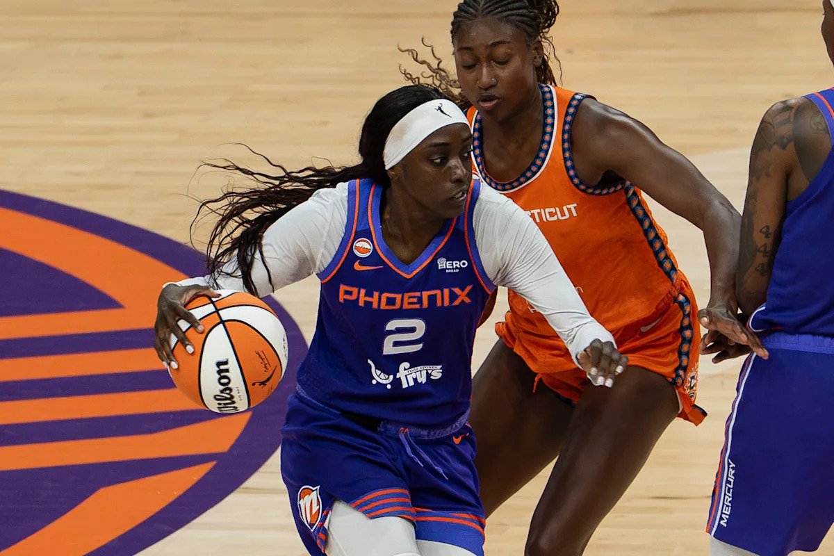 Phoenix Mercury give X-Factor their flowers after bounce-back win vs. Connecticut Sun Phoenix Mercury give X-Factor their flowers after bounce-back win vs. Connecticut Sun