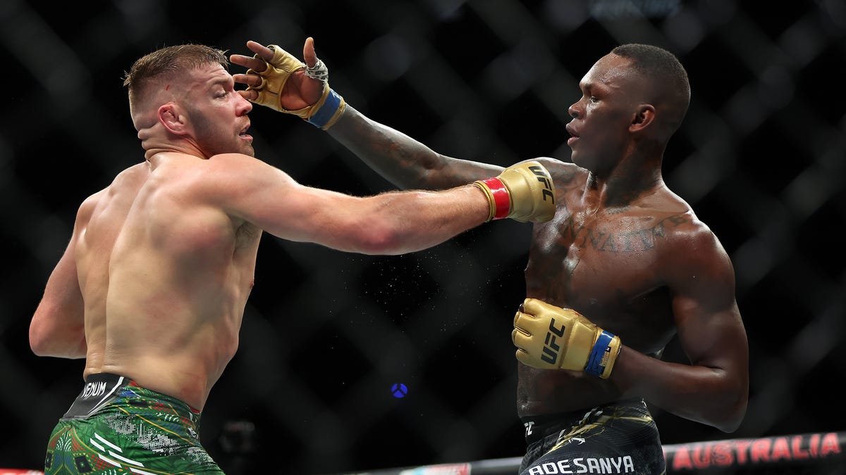 Israel Adesanya struggles with Du Plessis-Chimaev prediction Israel Adesanya struggles with Du Plessis-Chimaev prediction