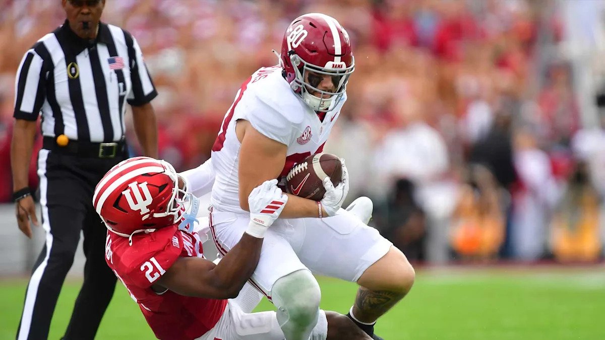 Alabama lands huge commitment from 6-foot-7 tight end Alabama lands huge commitment from 6-foot-7 tight end